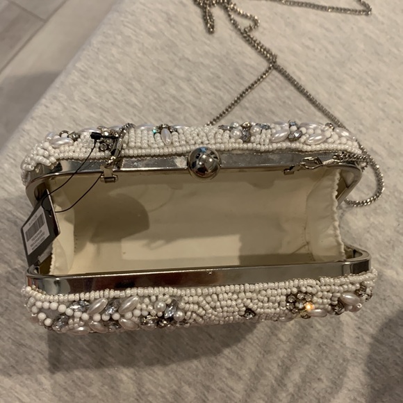 The cutest bridal crossbody clutch! Perfect for a wedding event ! - Picture 3 of 4